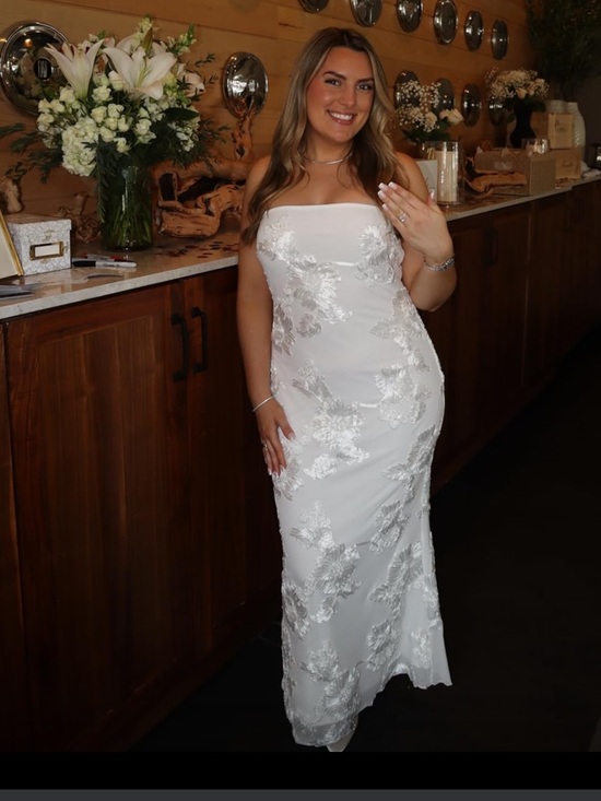 Elegant White BEACH WEDDING Dress - Picture 7 of 7